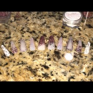 Baby pink glitter 20 piece reusable press-ons